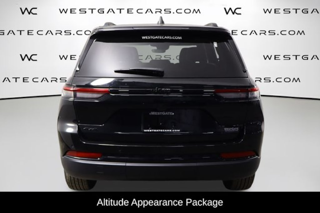 Used 2025 Jeep Grand Cherokee Laredo SUV