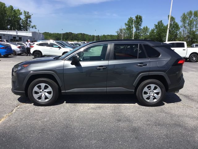 2020 Toyota RAV4 LE photo 3