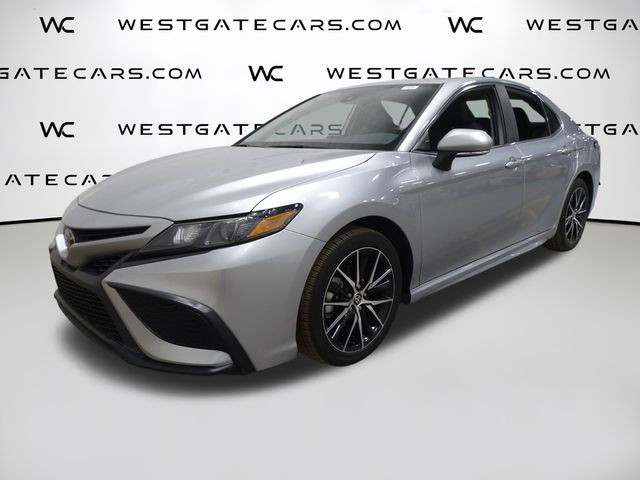 2023 Toyota Camry SE's photo