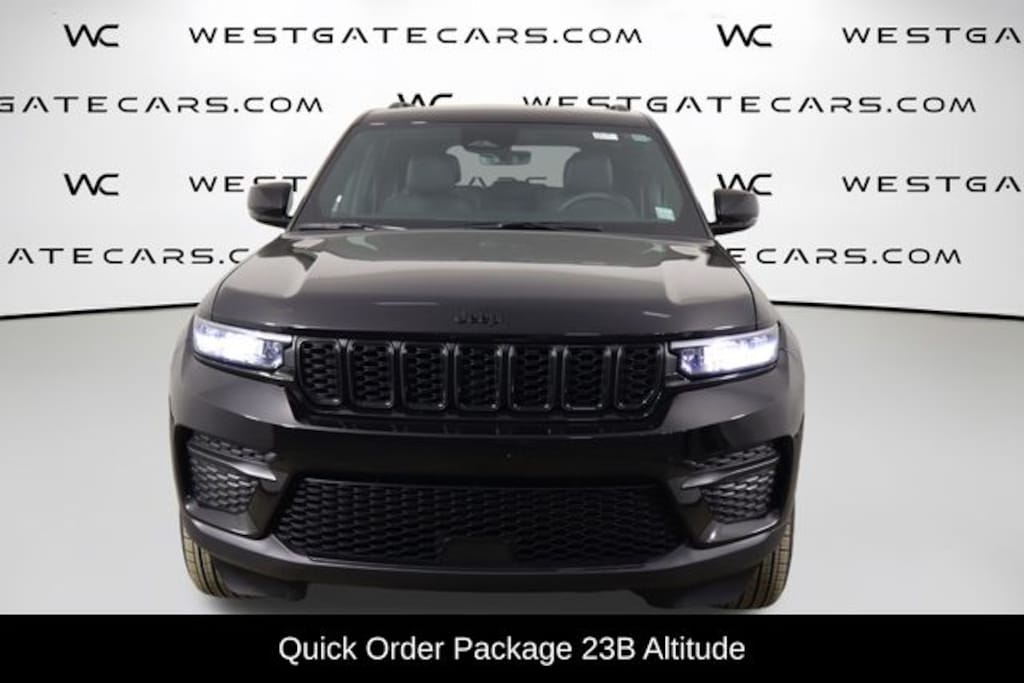 Used 2025 Jeep Grand Cherokee Laredo SUV
