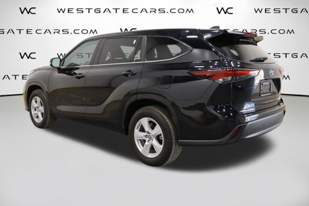 Used 2024 Toyota Highlander LE SUV