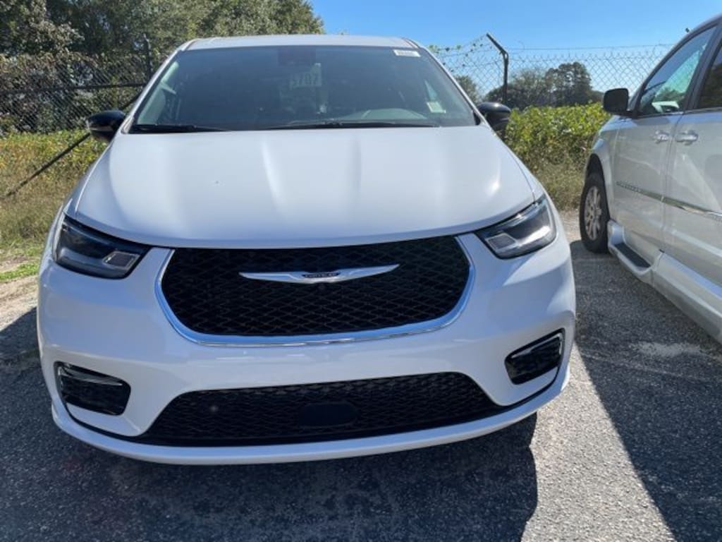 New 2026 Chrysler Pacifica SELECT AWD Passenger Van