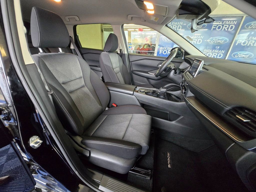 2025 Nissan Rogue SV - Photo 27