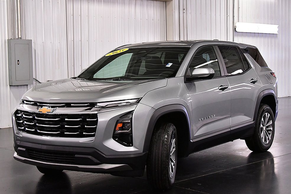 2025 Chevrolet Equinox LT photo 3