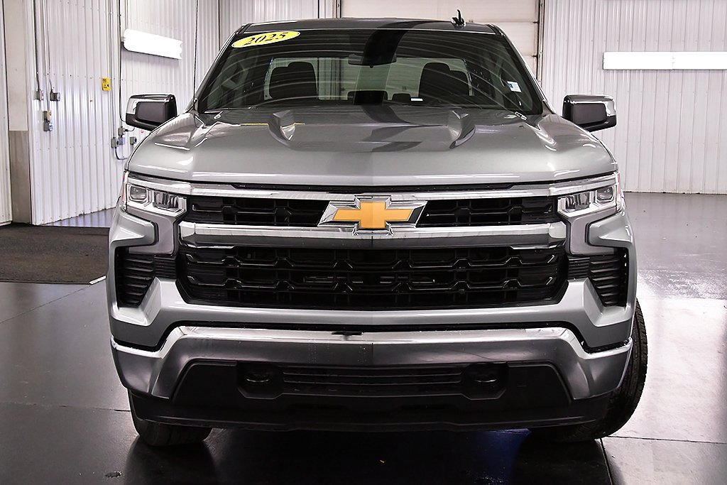 2025 Chevrolet Silverado 1500 LT photo 2