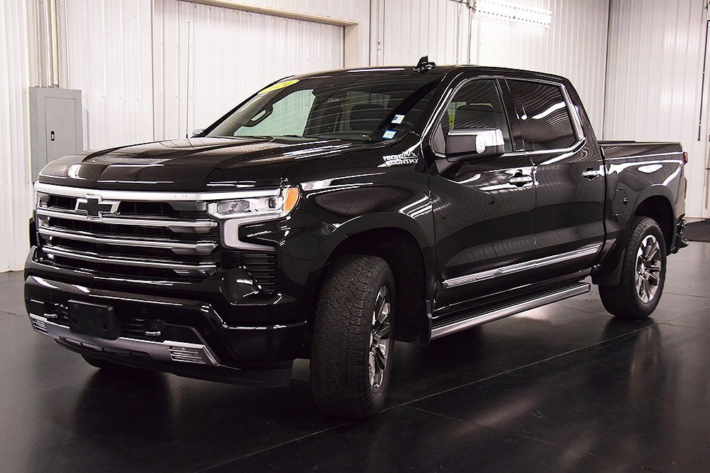 2024 Chevrolet Silverado 1500 High Country photo 3