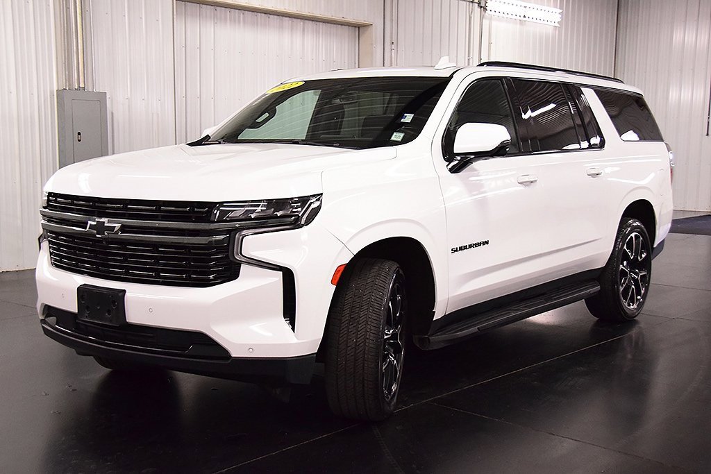 2022 Chevrolet Suburban RST photo 3