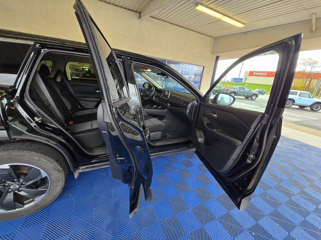 2025 Nissan Rogue SV - Photo 29