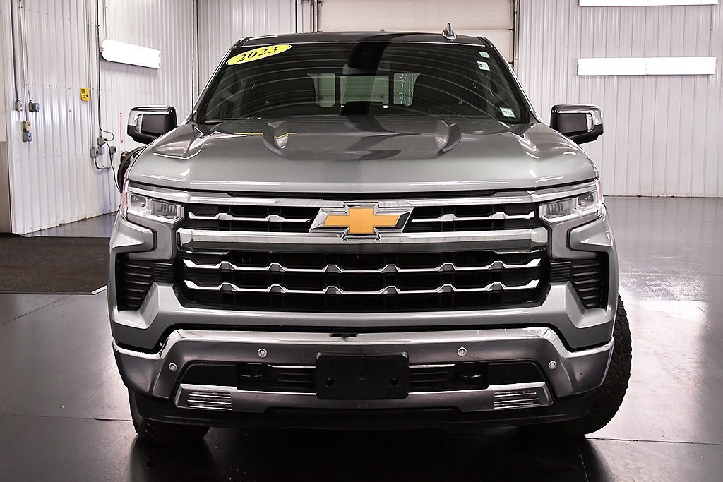 2023 Chevrolet Silverado 1500 LTZ photo 2