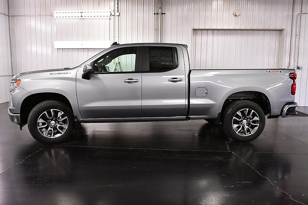 2025 Chevrolet Silverado 1500 LT photo 4