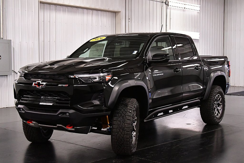 2026 Chevrolet Colorado ZR2 photo 3