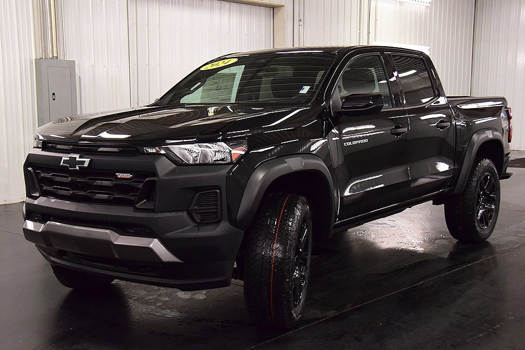 2024 Chevrolet Colorado Trail Boss photo 3