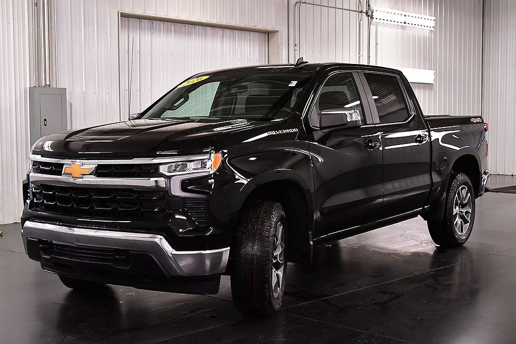 2026 Chevrolet Silverado 1500 LT photo 3