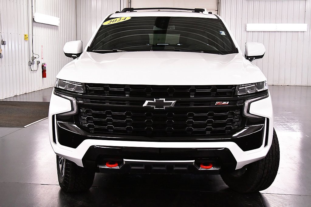 2024 Chevrolet Suburban Z71 photo 2