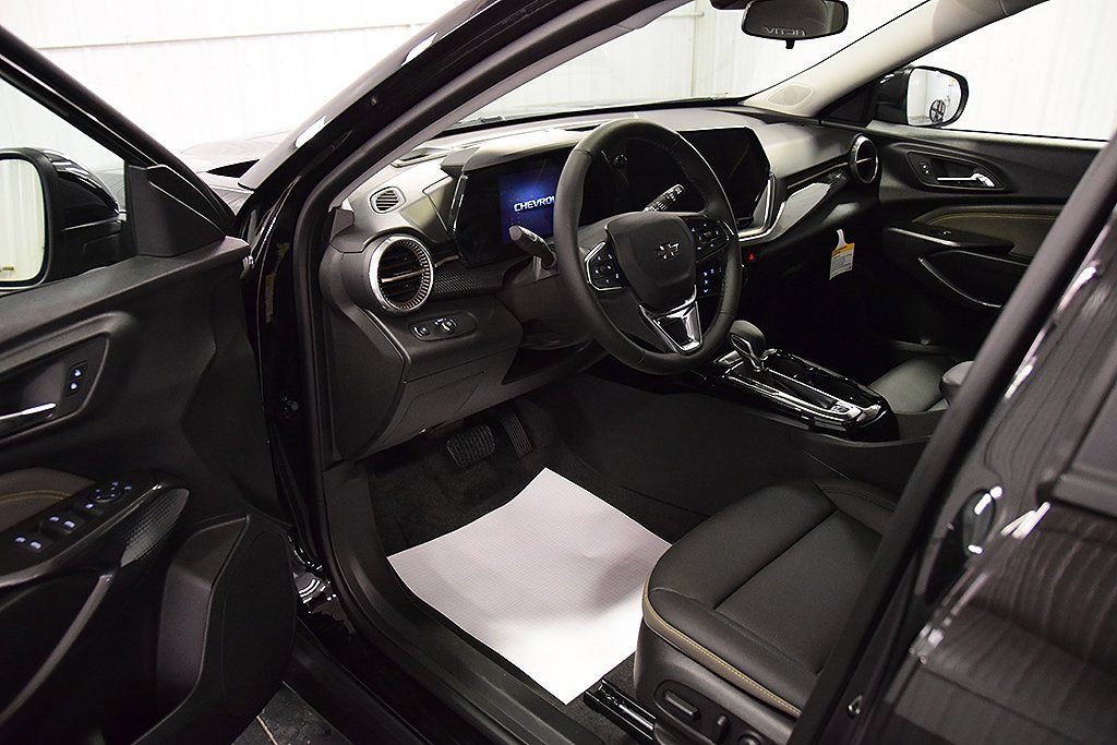 2025 Chevrolet Trax Activ - Photo 14