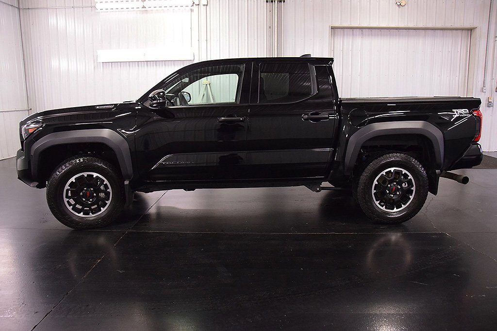 2025 Toyota Tacoma TRD Sport 4x4 photo 4
