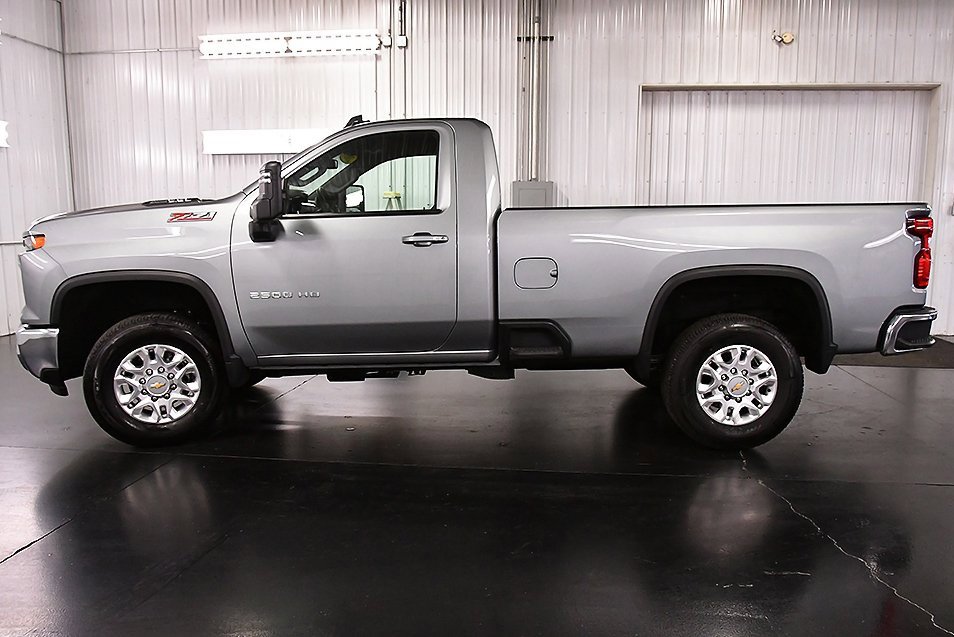 2025 Chevrolet Silverado 2500HD LT photo 4