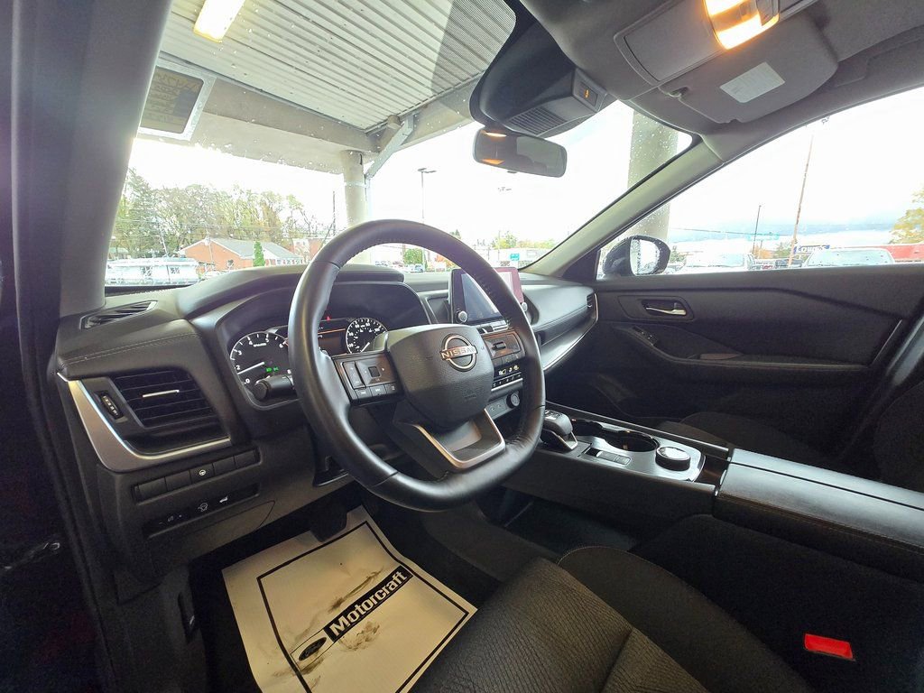 2025 Nissan Rogue SV - Photo 10