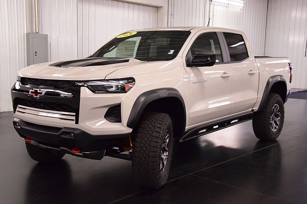 2026 Chevrolet Colorado ZR2 photo 3