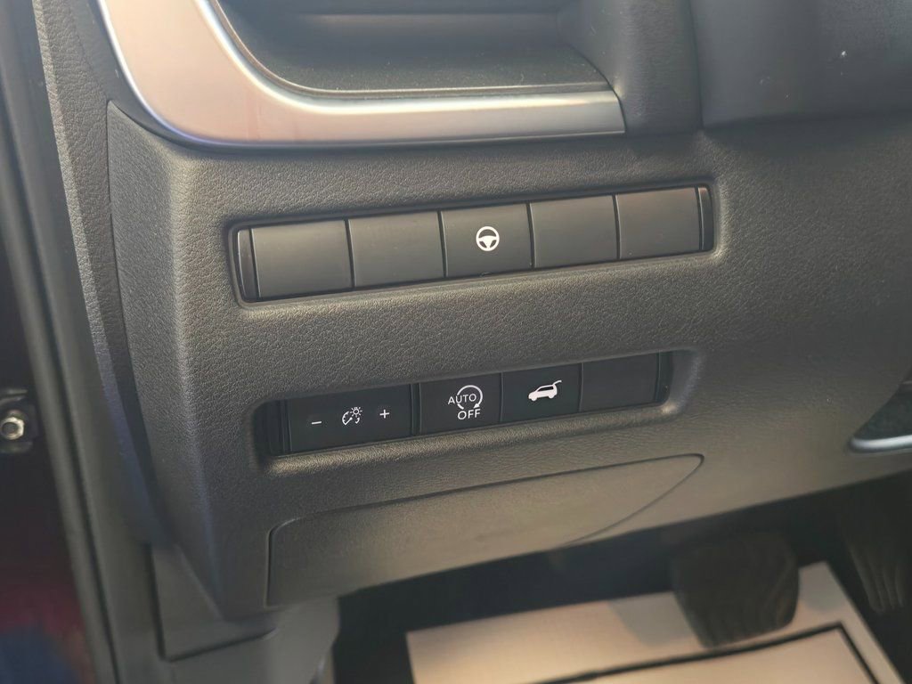 2025 Nissan Rogue SV - Photo 13