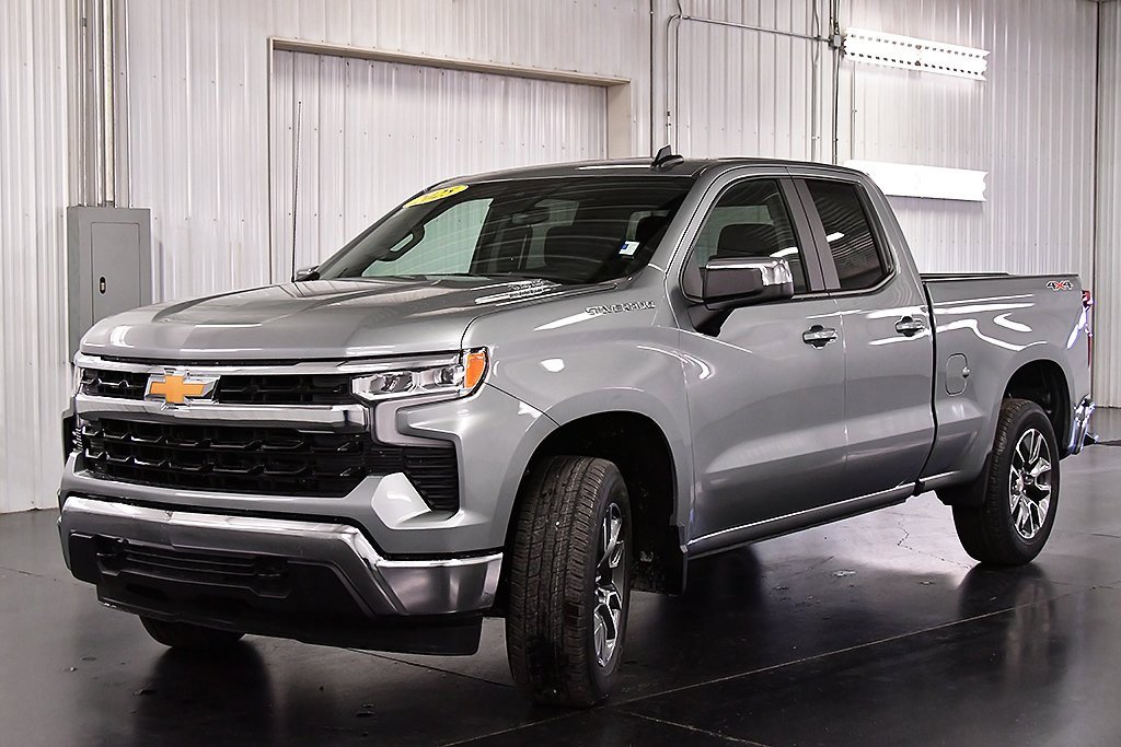2025 Chevrolet Silverado 1500 LT photo 3