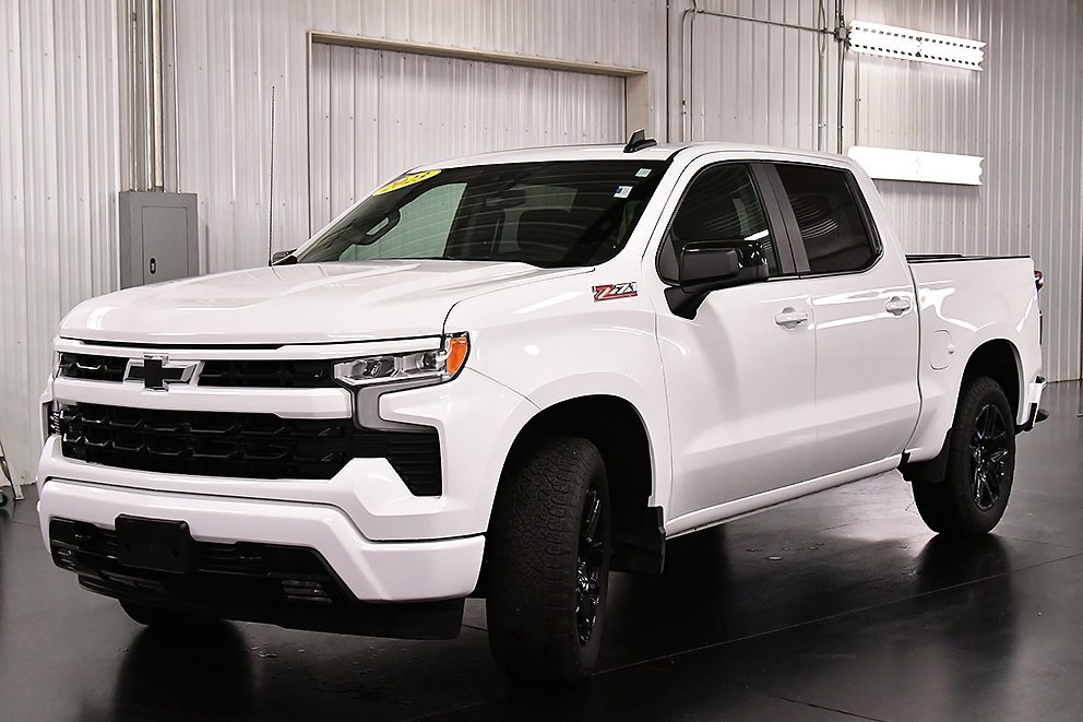 2023 Chevrolet Silverado 1500 RST photo 3