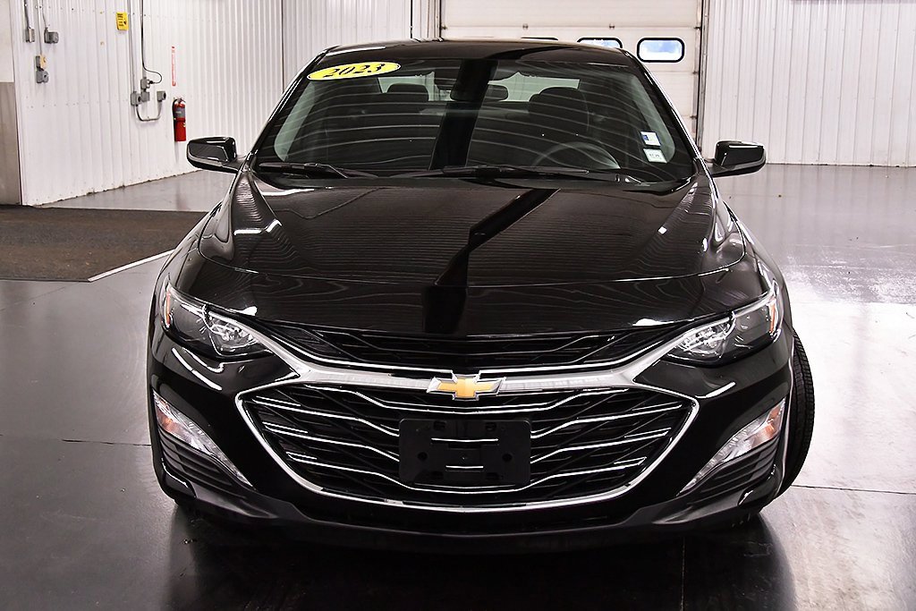2023 Chevrolet Malibu 1LT photo 2