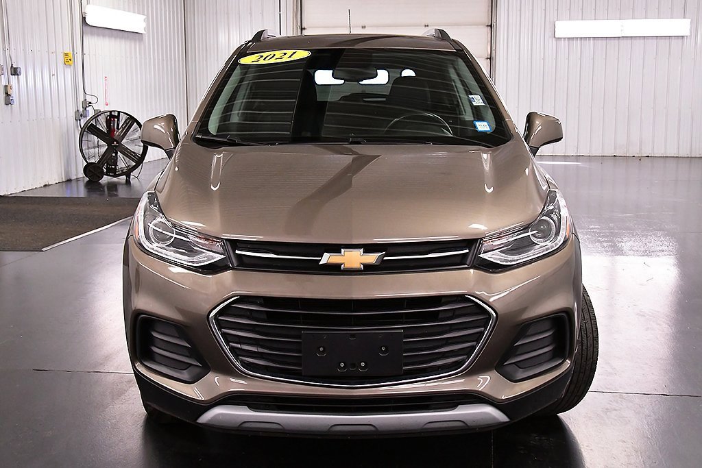 Used 2021 Chevrolet Trax LT with VIN KL7CJPSB7MB345499 for sale in Medina, NY
