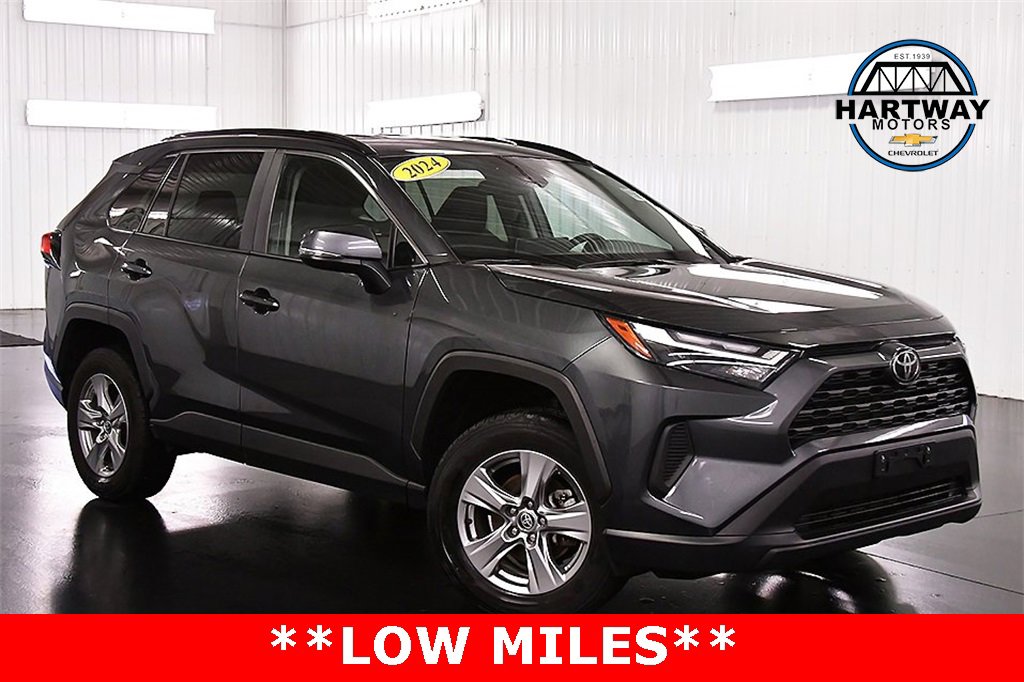 2024 Toyota RAV4 XLE's photo
