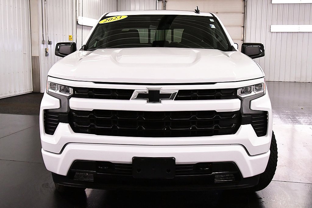 2023 Chevrolet Silverado 1500 RST photo 2