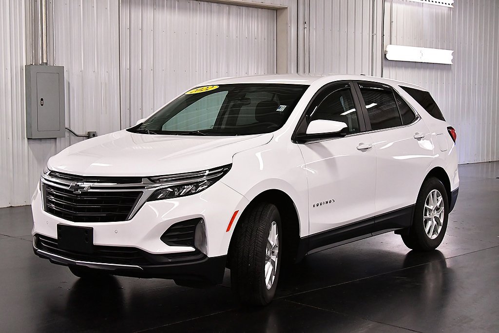 2022 Chevrolet Equinox LT photo 2