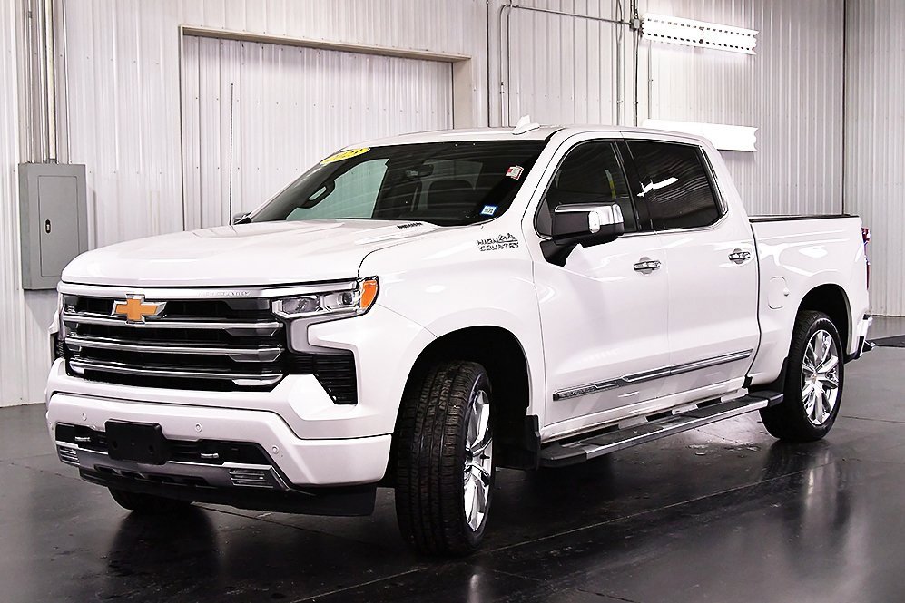 2023 Chevrolet Silverado 1500 High Country photo 3