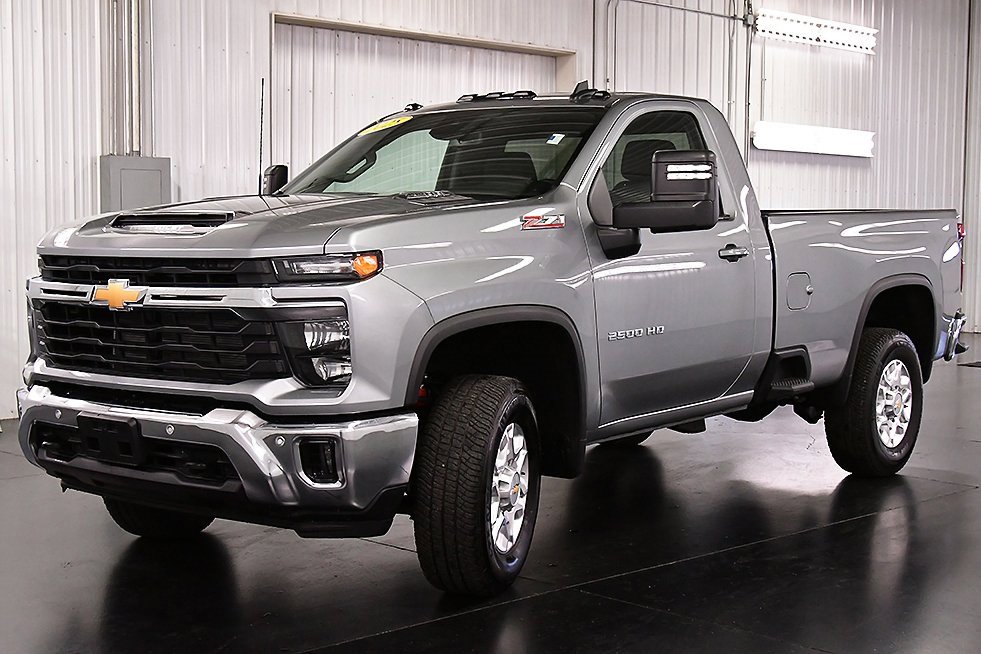 2025 Chevrolet Silverado 2500HD LT photo 3