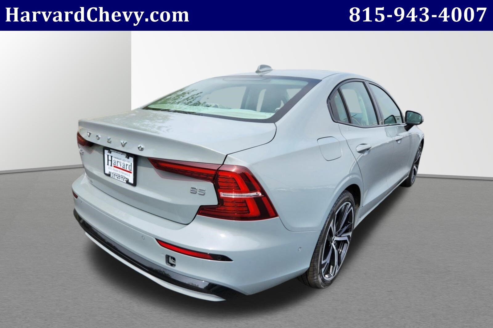 2024 Volvo S60 B5 Plus photo 3