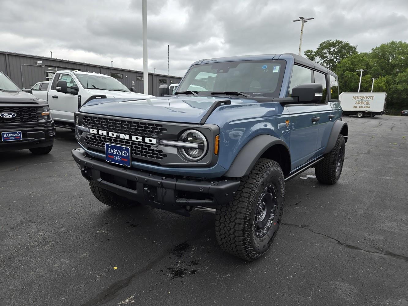 2025 Ford Bronco Badlands photo 2