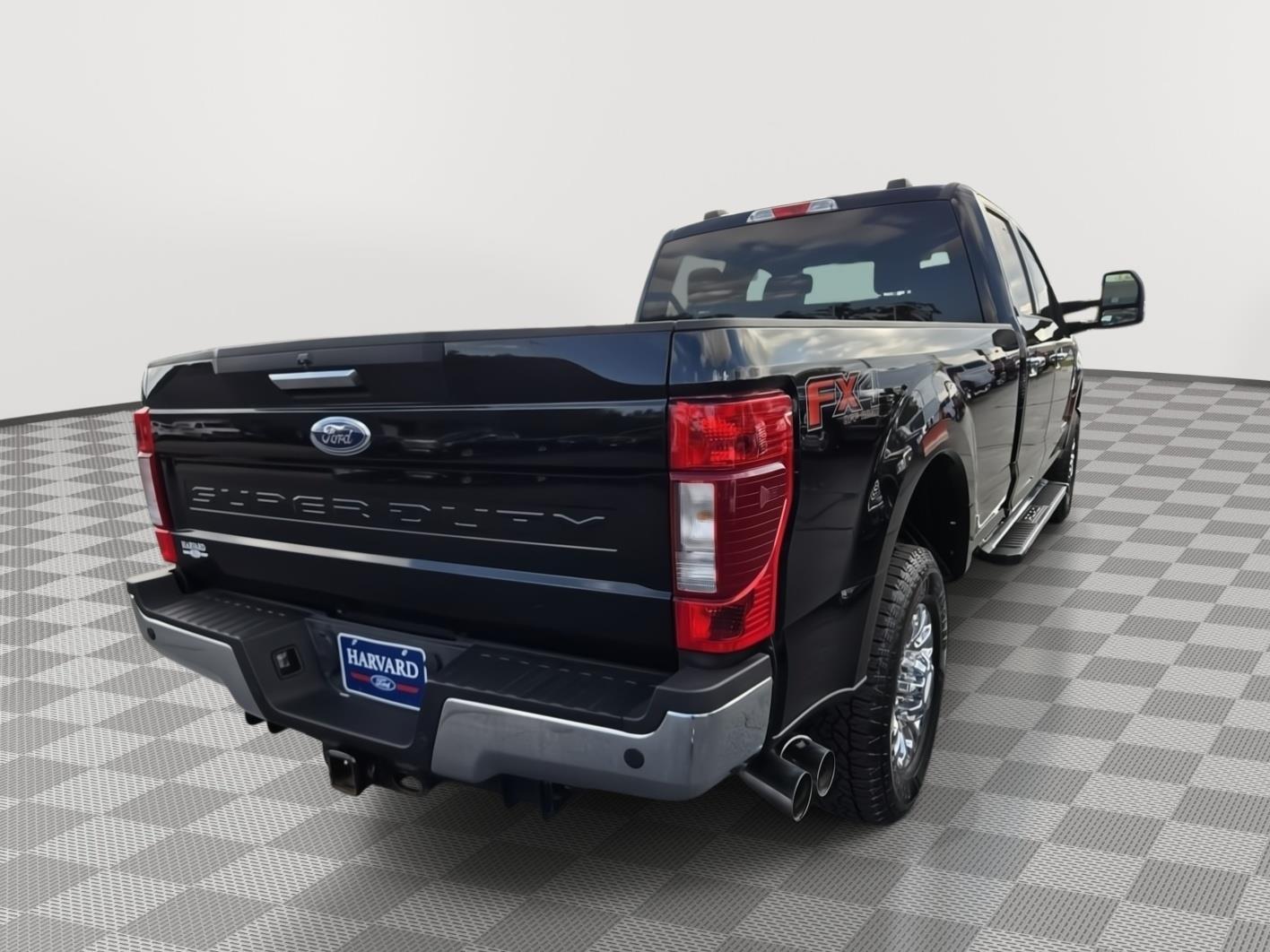 2022 Ford F-350 XLT photo 3