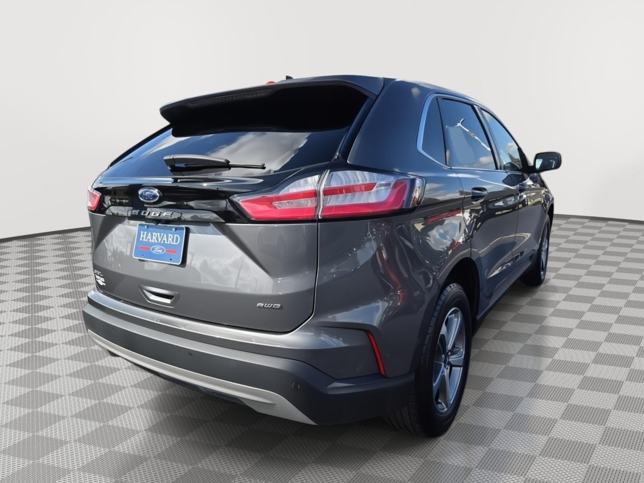 2022 Ford Edge SEL photo 2