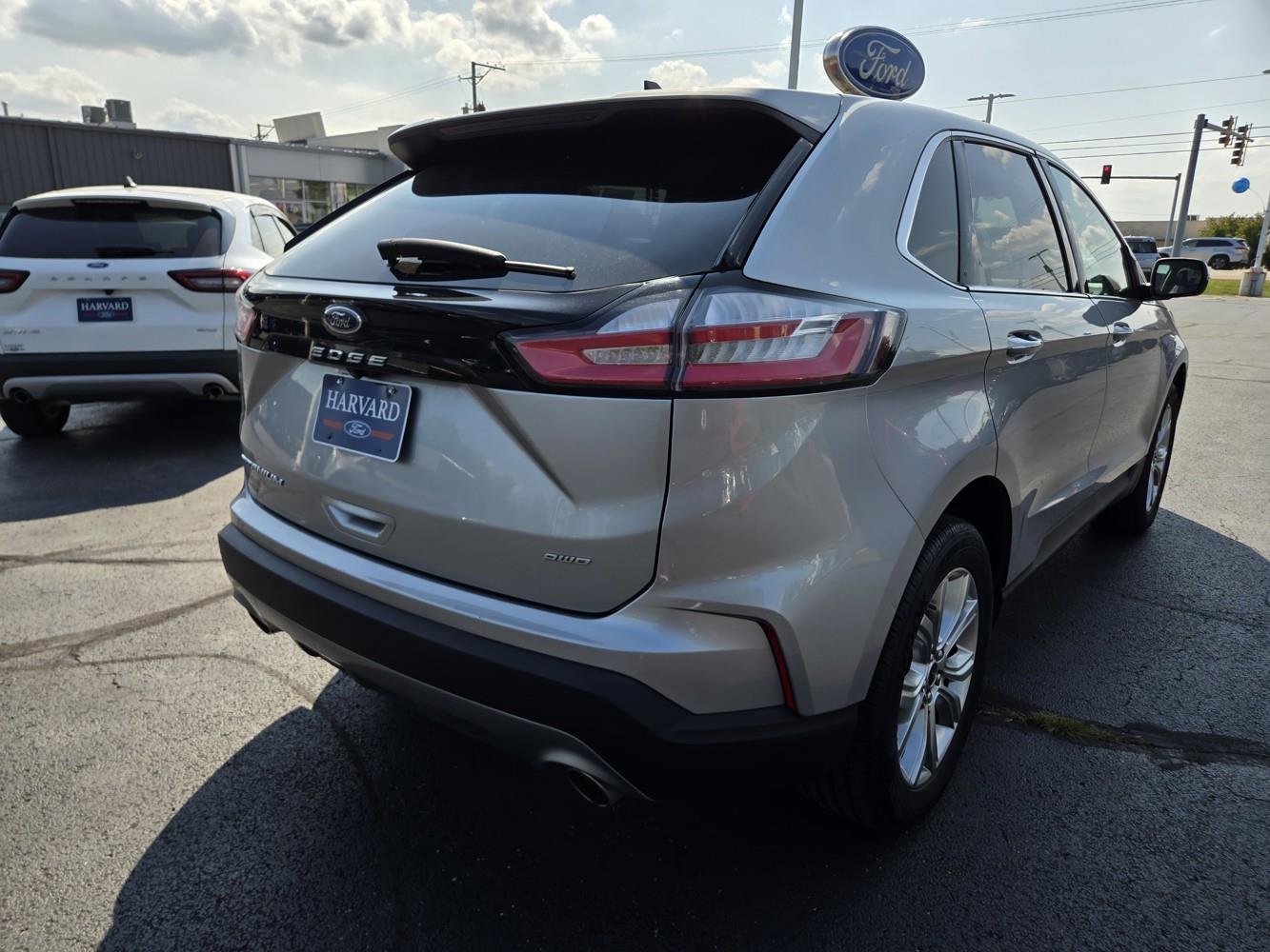2024 Ford Edge Titanium photo 3