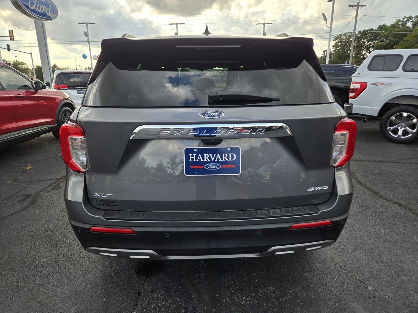 2023 Ford Explorer XLT photo 3