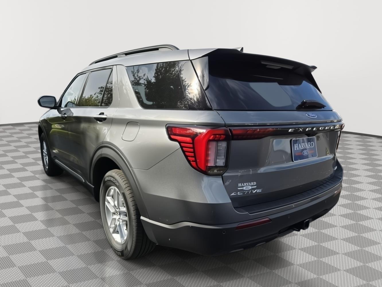 2025 Ford Explorer photo 4