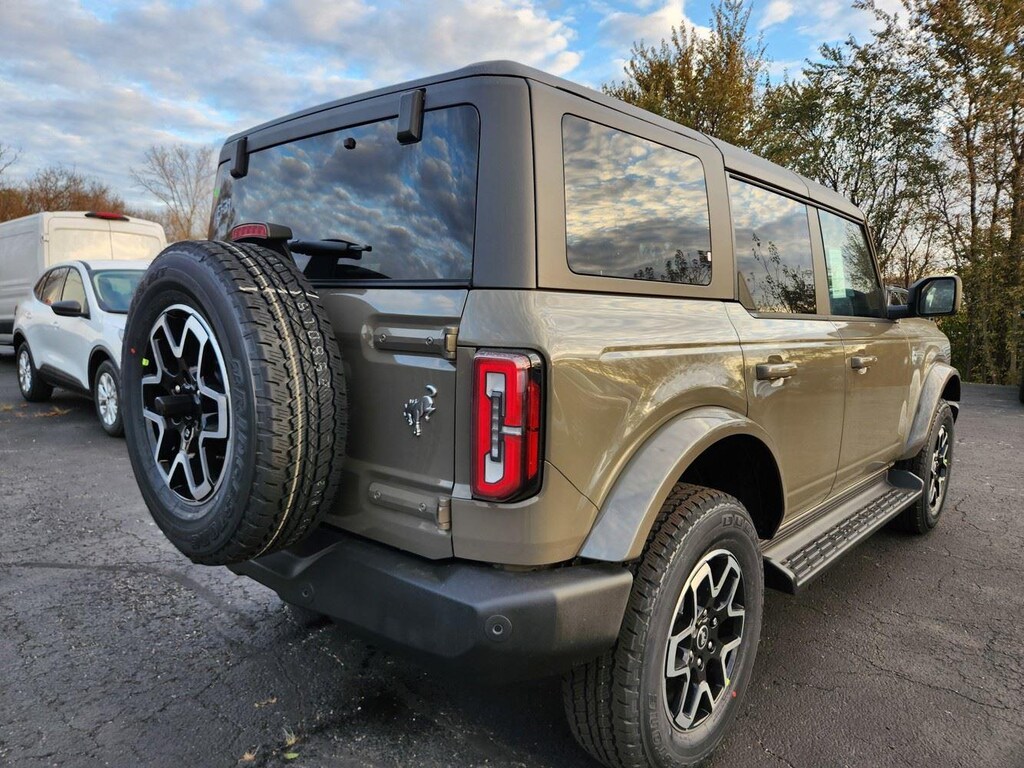 New 2025 Ford Bronco Outer Banks SUV