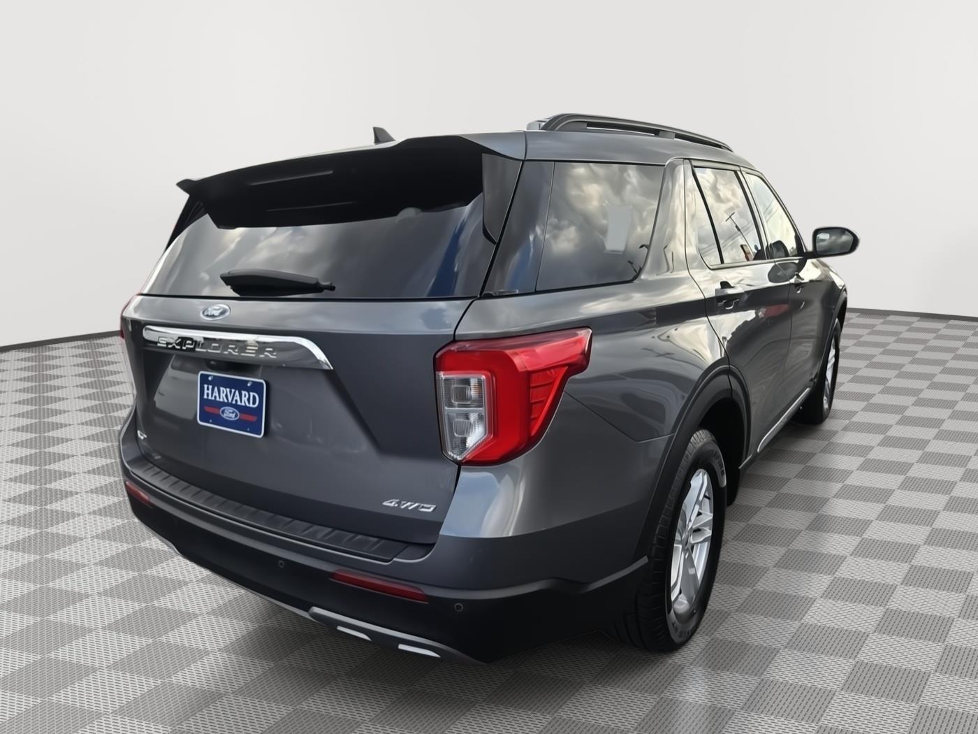 2023 Ford Explorer XLT photo 2