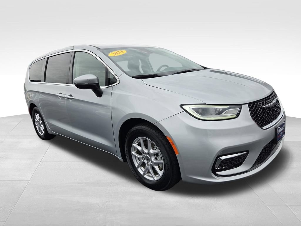 Used 2023 Chrysler Pacifica Touring L Van Passenger Van