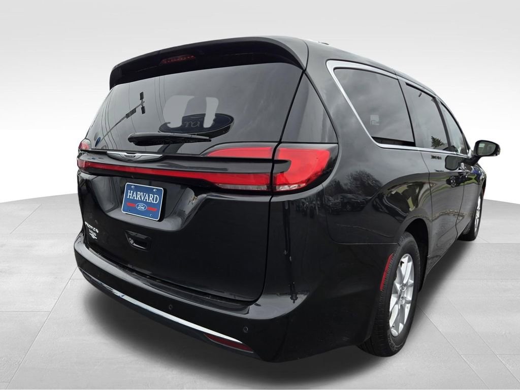Used 2023 Chrysler Pacifica Touring L Van Passenger Van