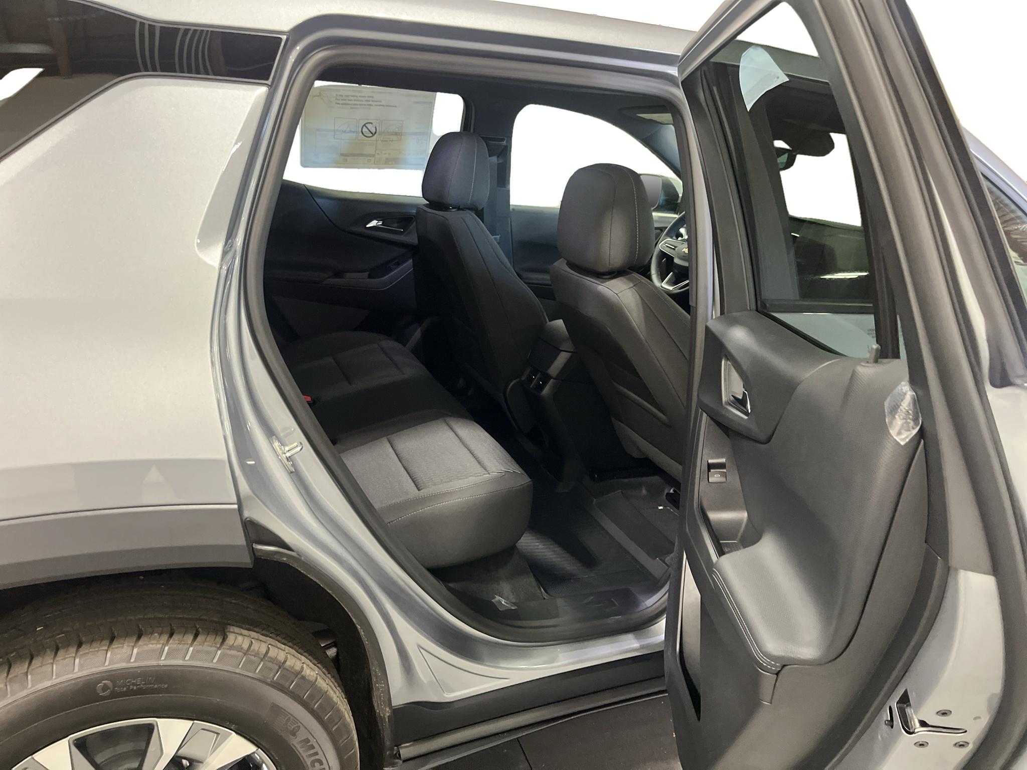 2027 Chevrolet Equinox LT - Photo 18