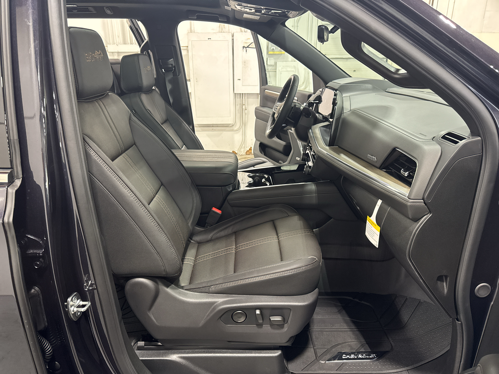 2027 Chevrolet Suburban High Country - Photo 35