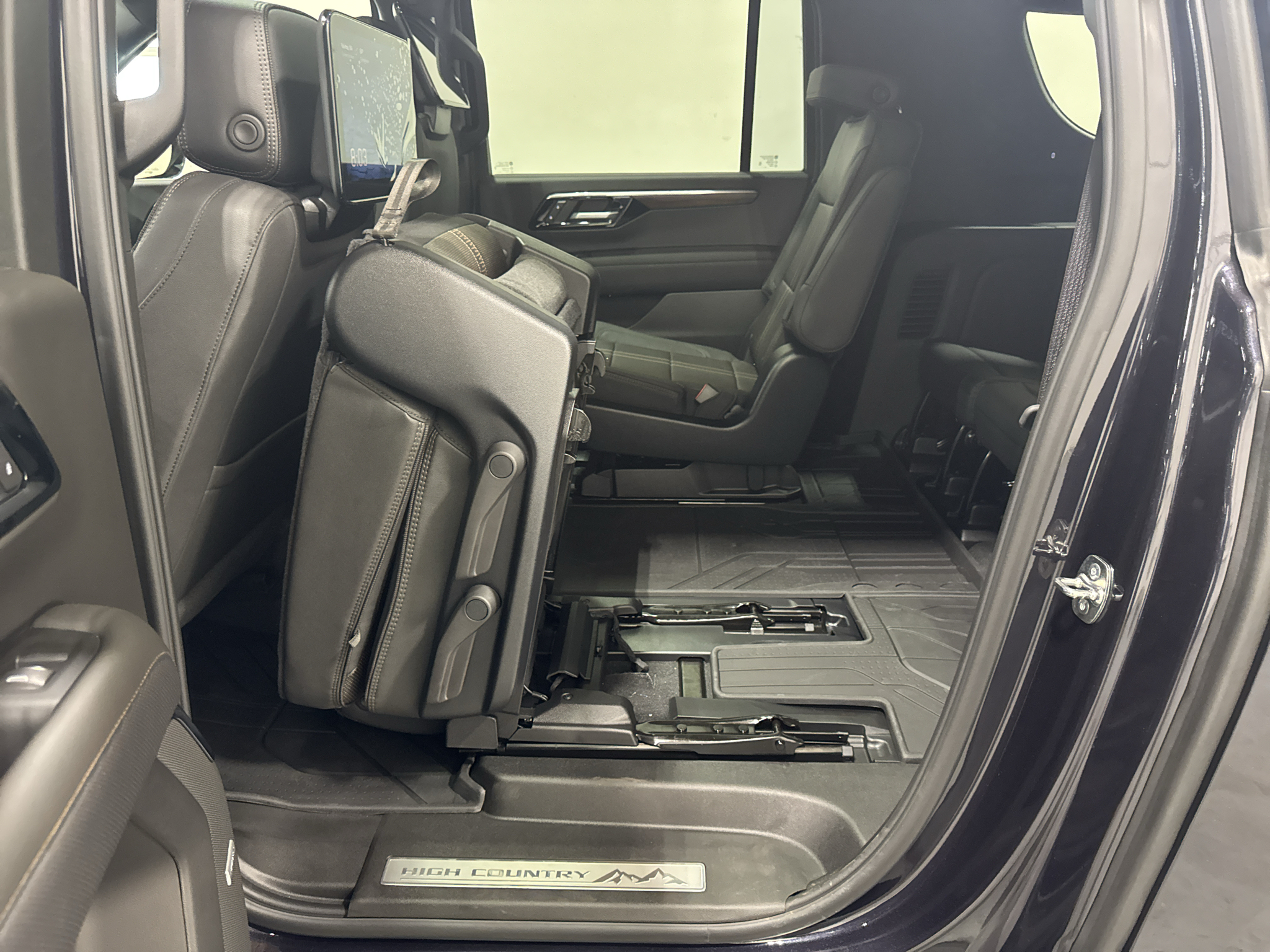 2027 Chevrolet Suburban High Country - Photo 39