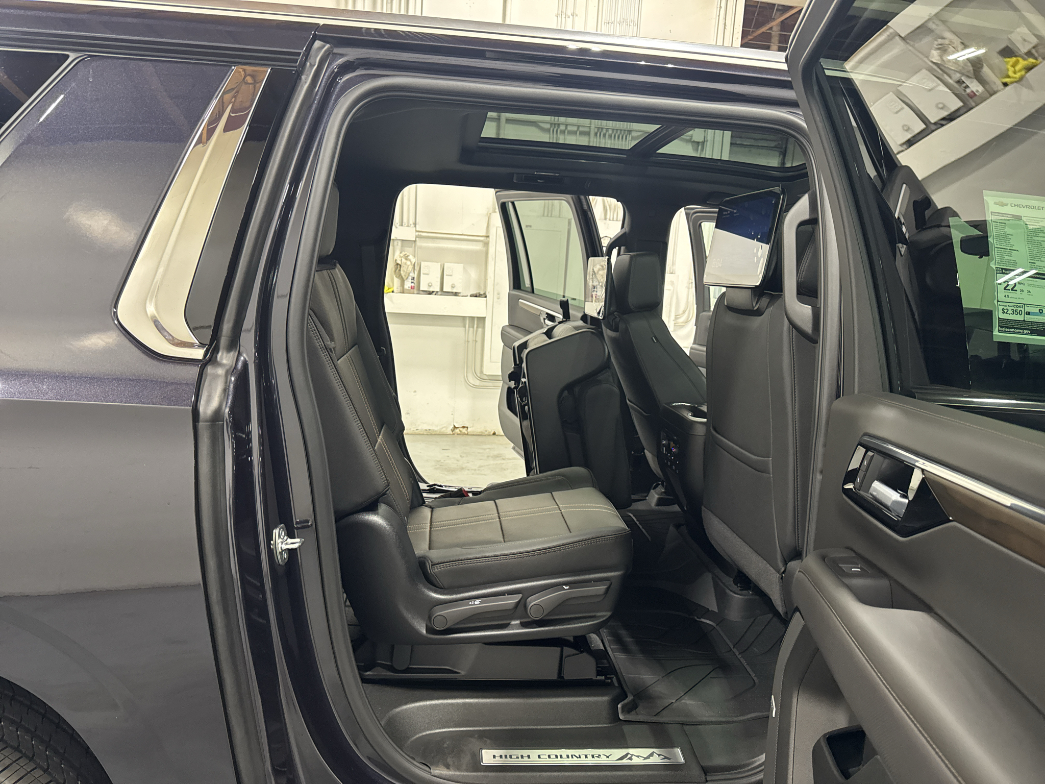 2027 Chevrolet Suburban High Country - Photo 32