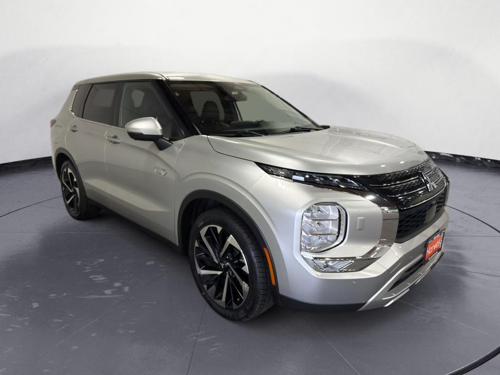 2024 Mitsubishi Outlander Plug-in Hybrid SE S-AWC's photo