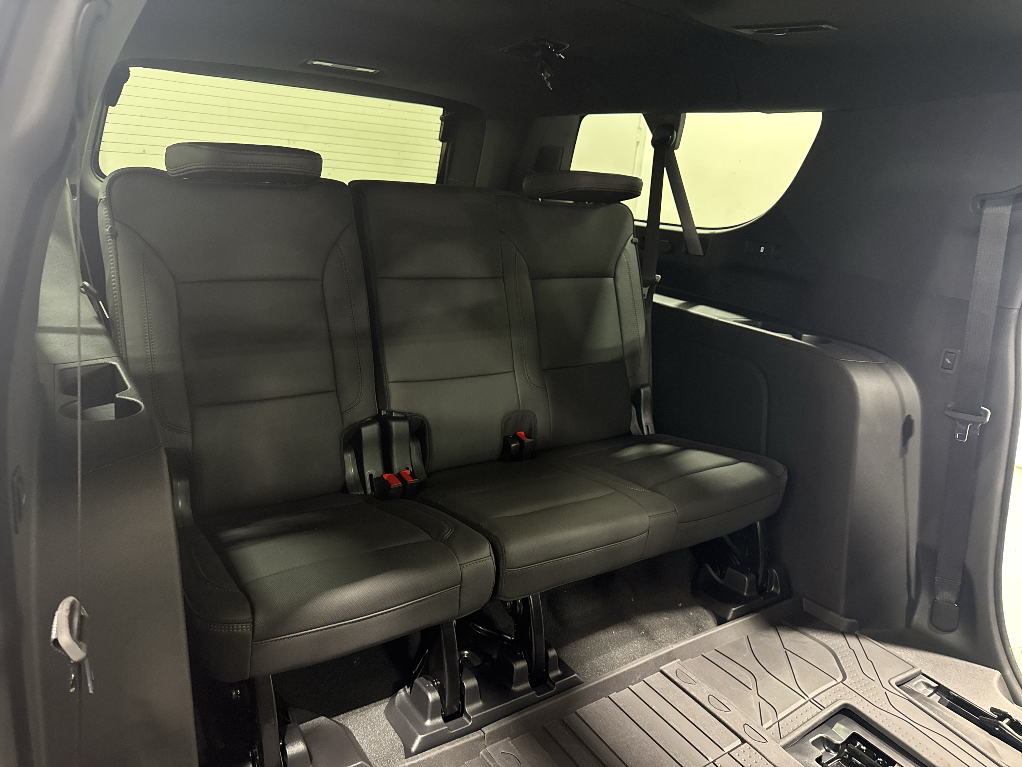2027 Chevrolet Suburban High Country - Photo 34